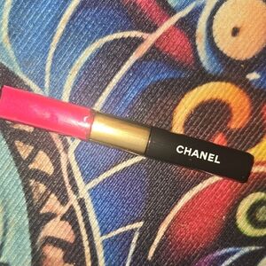 CHANEL Vibrant Pink Lip Gloss